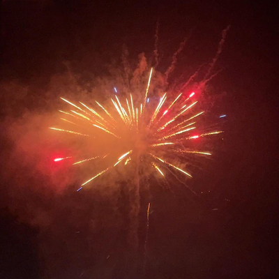 Chinese Cheap Price Fireworks Liuyang 0.8 '' Inch 100 Shots 1.4G Consumer Wedding Party Cake Fireworks Battery Of Shot Tubes