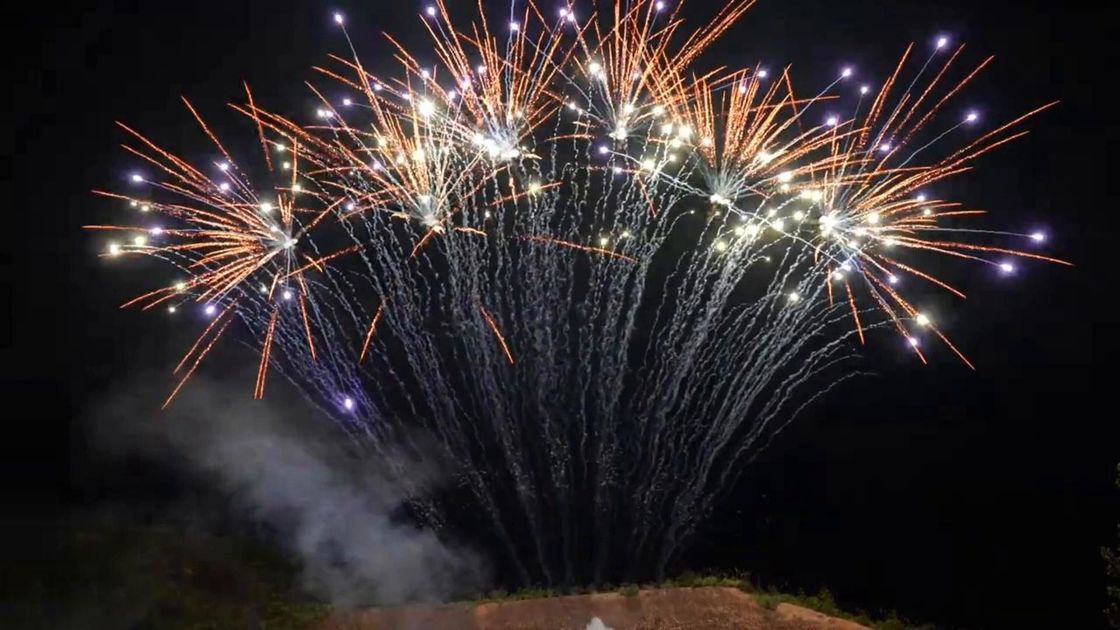 Mandarin 1.3g Pyrotechnics 13 Shots Professional Single Row Fireworks